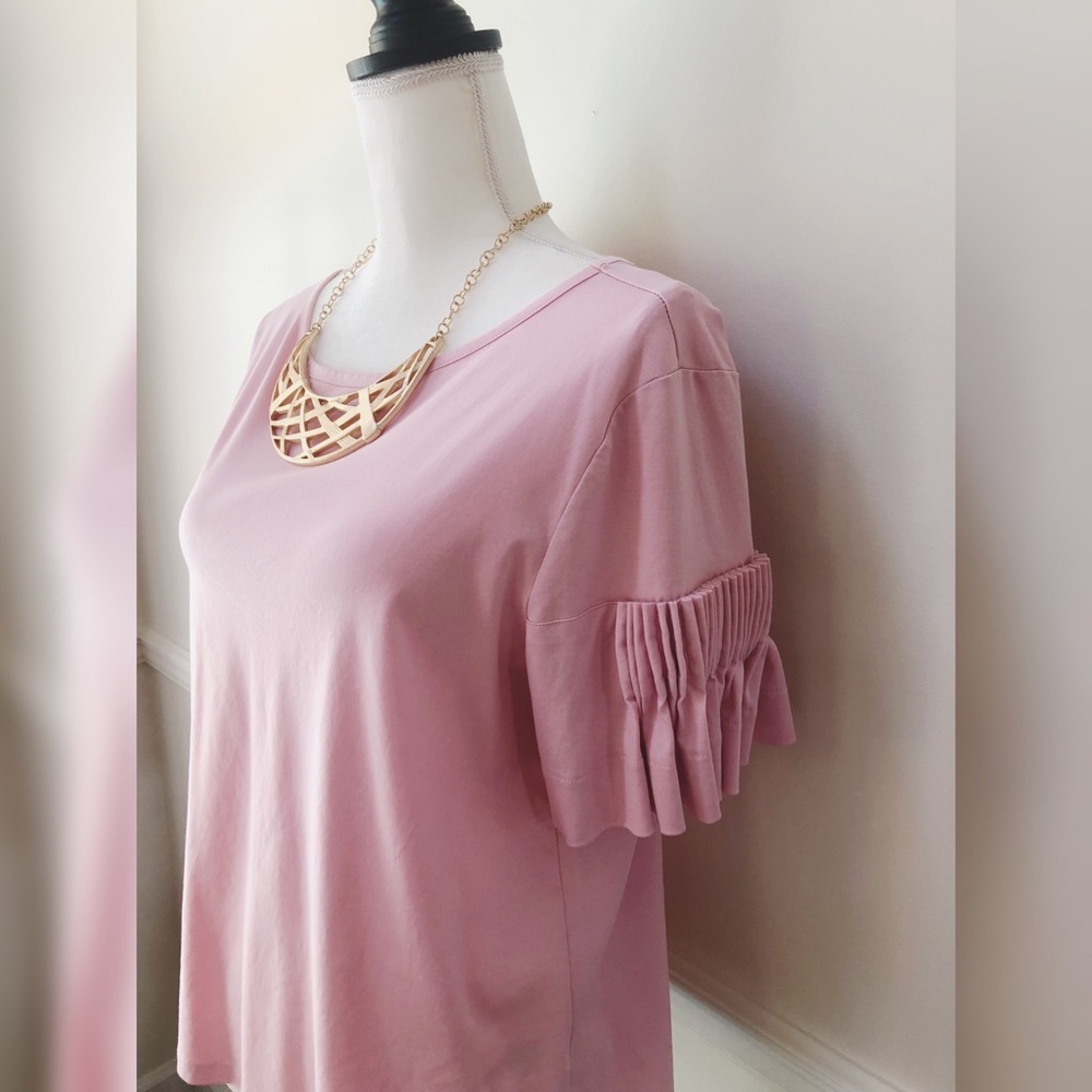Gianni Binni pink top with pleated sleeves